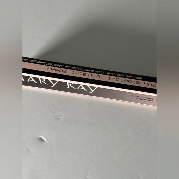 NEW Mary Kay facial highlighting pen .04 fl oz shade 1 highlighter makeup - Picture 2 of 4